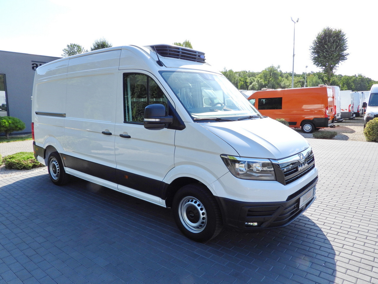 MAN TGE REFRIGERATOR VAN -5*C POWER SUPPLY 230V CRUISE CONTROL AUTOMATIC TRANSMISSION AIR CONDITIONING 180HP - Furgoneta frigorifica: foto 4 MAN TGE REFRIGERATOR VAN -5*C POWER SUPPLY 230V CRUISE CONTROL AUTOMATIC TRANSMISSION AIR CONDITIONING 180HP - Furgoneta frigorifica: foto 4
