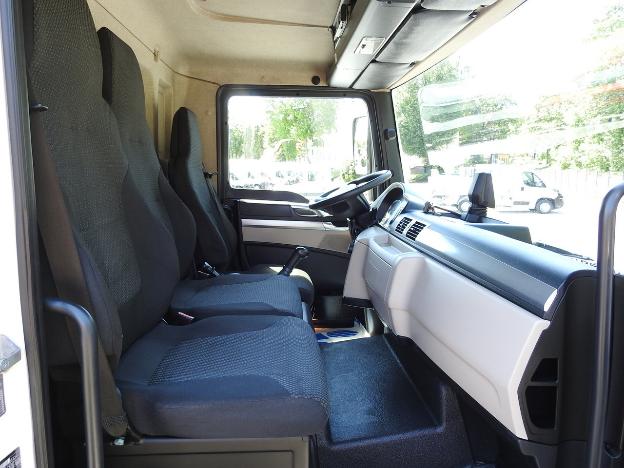 Camión frigorífico MAN TGL 10.180 REGRIGERATOR BOX -20*C 11 PALLETS POWER SUPPLY 230V AIR CONDITIONING PNEUMATICS TWIN WHEELS  180HP: foto 43