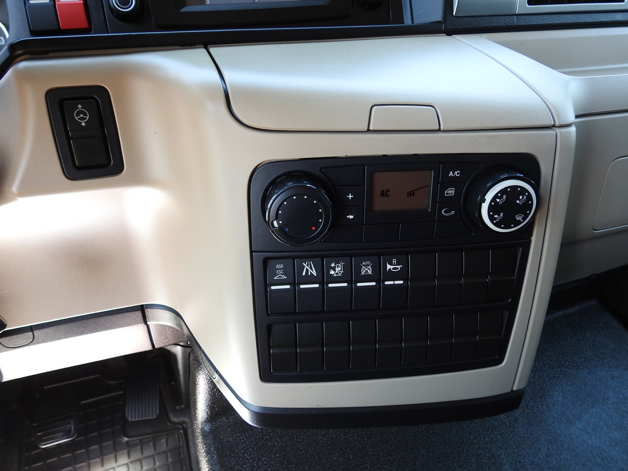 Camión frigorífico MAN TGL 10.180 REGRIGERATOR BOX -20*C 11 PALLETS POWER SUPPLY 230V AIR CONDITIONING PNEUMATICS TWIN WHEELS  180HP: foto 40