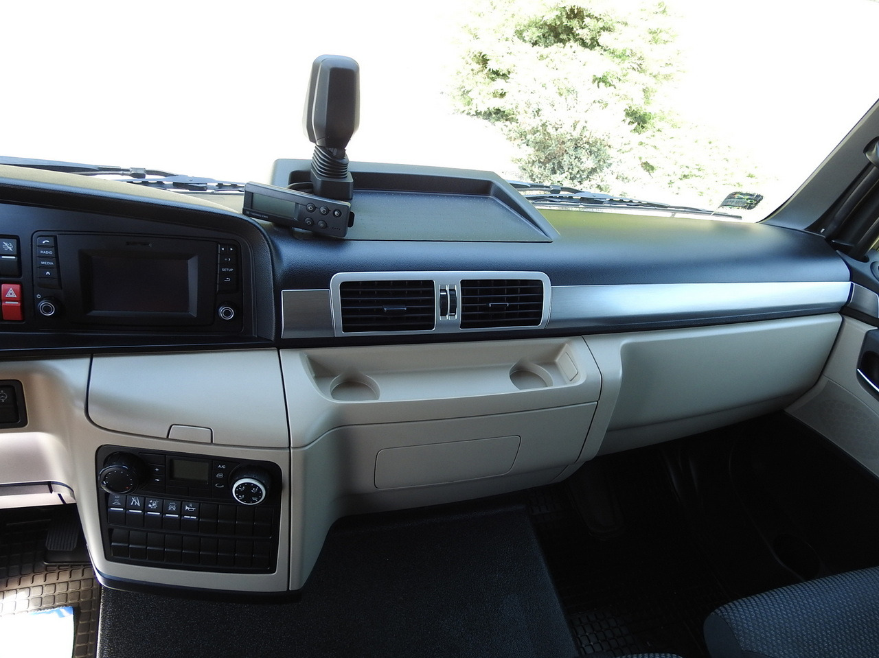 Camión frigorífico MAN TGL 10.180 REGRIGERATOR BOX -20*C 11 PALLETS POWER SUPPLY 230V AIR CONDITIONING PNEUMATICS TWIN WHEELS  180HP: foto 39