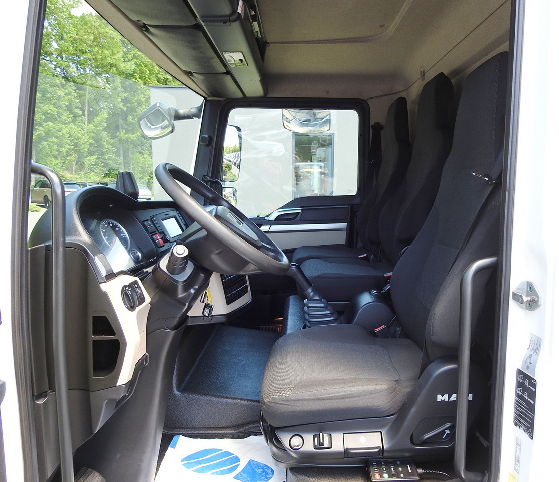 Camión frigorífico MAN TGL 10.180 REGRIGERATOR BOX -20*C 11 PALLETS POWER SUPPLY 230V AIR CONDITIONING PNEUMATICS TWIN WHEELS  180HP: foto 33