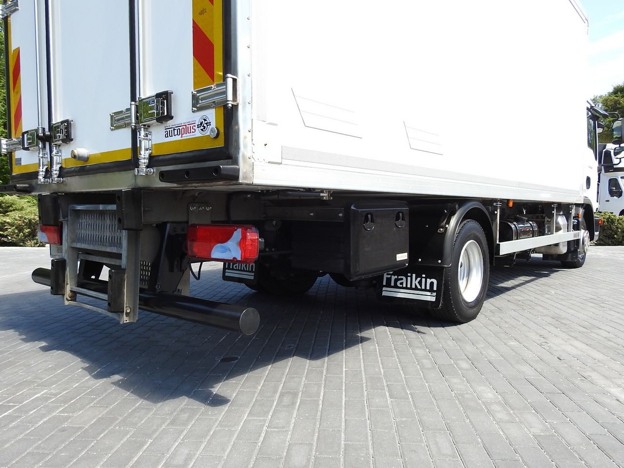 Camión frigorífico MAN TGL 10.180 REGRIGERATOR BOX -20*C 11 PALLETS POWER SUPPLY 230V AIR CONDITIONING PNEUMATICS TWIN WHEELS  180HP: foto 29