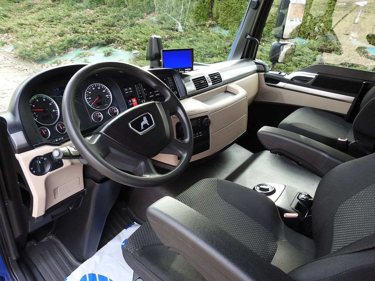 MAN TGL 12.220 BOX LIFT 18 PALLETS CRUISE CONTROLAIR CONDITIONING PNEUMATICS AUTOMATIC TWIN WHEELS  220HP - Furgoneta caja cerrada: foto 2 MAN TGL 12.220 BOX LIFT 18 PALLETS CRUISE CONTROLAIR CONDITIONING PNEUMATICS AUTOMATIC TWIN WHEELS  220HP - Furgoneta caja cerrada: foto 2