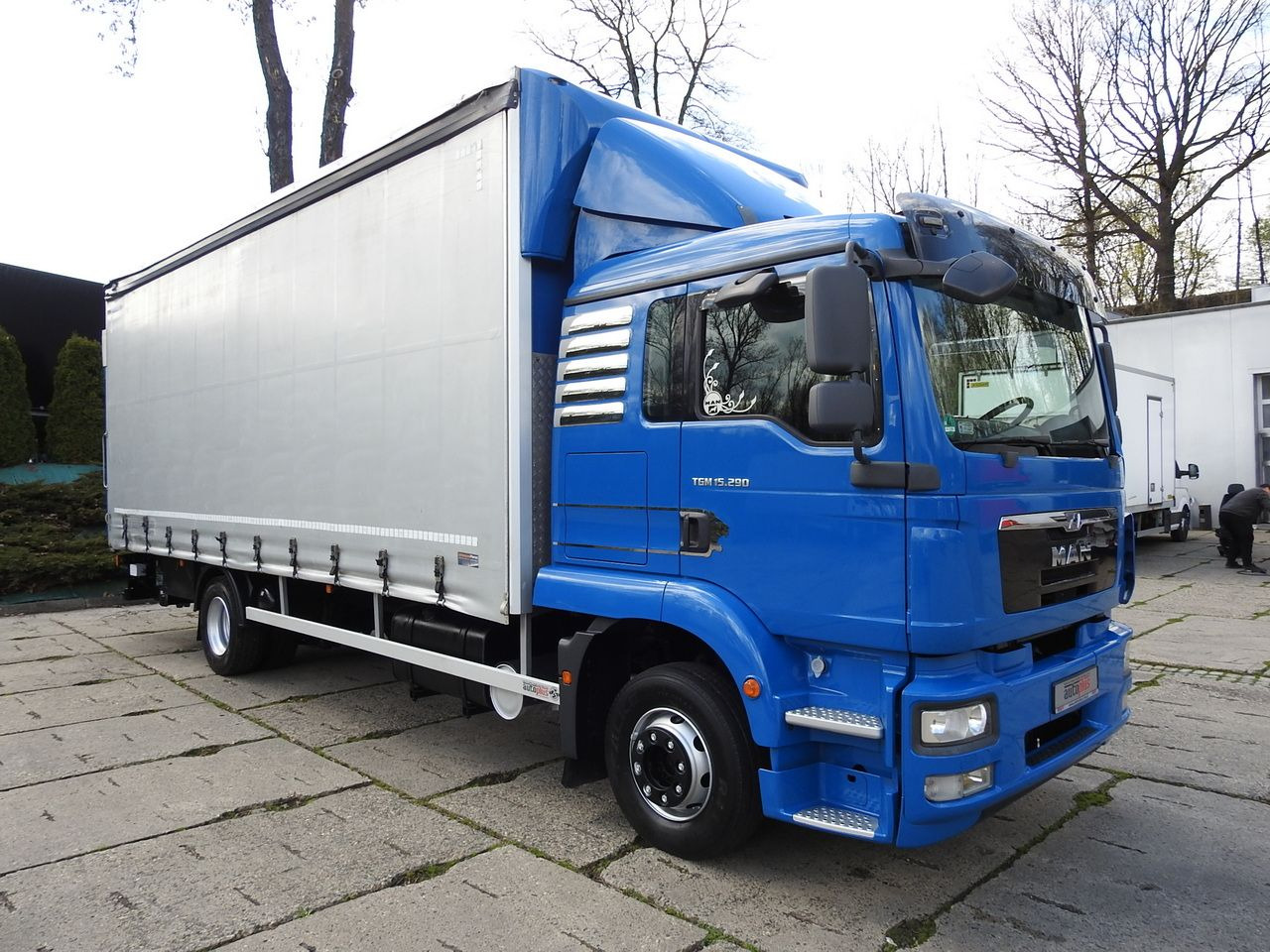 MAN TGM 15.290 TARPAULIN LIFT 18 PALLETS CRUISE CONTROL TWIN WHEELS AIR CONDITIONING 290HP - Camión lona: foto 4 MAN TGM 15.290 TARPAULIN LIFT 18 PALLETS CRUISE CONTROL TWIN WHEELS AIR CONDITIONING 290HP - Camión lona: foto 4
