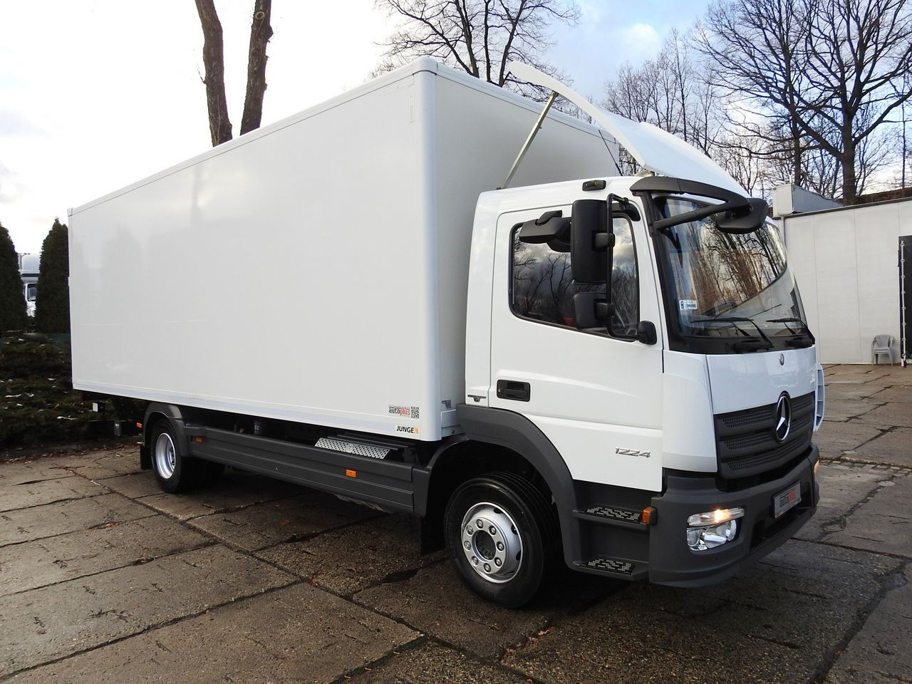 MERCEDES ATEGO 12.24 BOX LIFT 18 PALLETS CRUISE CONTROL AUTOMATIC TRANSMISSION  TWIN WHEELS AIR CONDITIONING  240HP - Furgoneta caja cerrada: foto 4 MERCEDES ATEGO 12.24 BOX LIFT 18 PALLETS CRUISE CONTROL AUTOMATIC TRANSMISSION  TWIN WHEELS AIR CONDITIONING  240HP - Furgoneta caja cerrada: foto 4