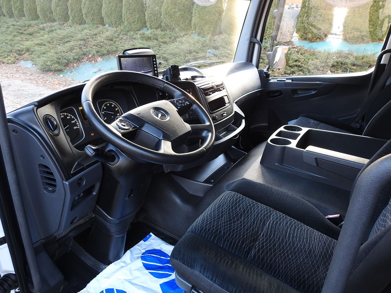 MERCEDES ATEGO 12.24 REGRIGERATOR BOX -10*C LIFT 16 PALLETS HEATING FUNCTION WEBASTO CRUISE CONTROL PNEUMATICS AIR CONDITIONING  240HP - Camión frigorífico: foto 2 MERCEDES ATEGO 12.24 REGRIGERATOR BOX -10*C LIFT 16 PALLETS HEATING FUNCTION WEBASTO CRUISE CONTROL PNEUMATICS AIR CONDITIONING  240HP - Camión frigorífico: foto 2