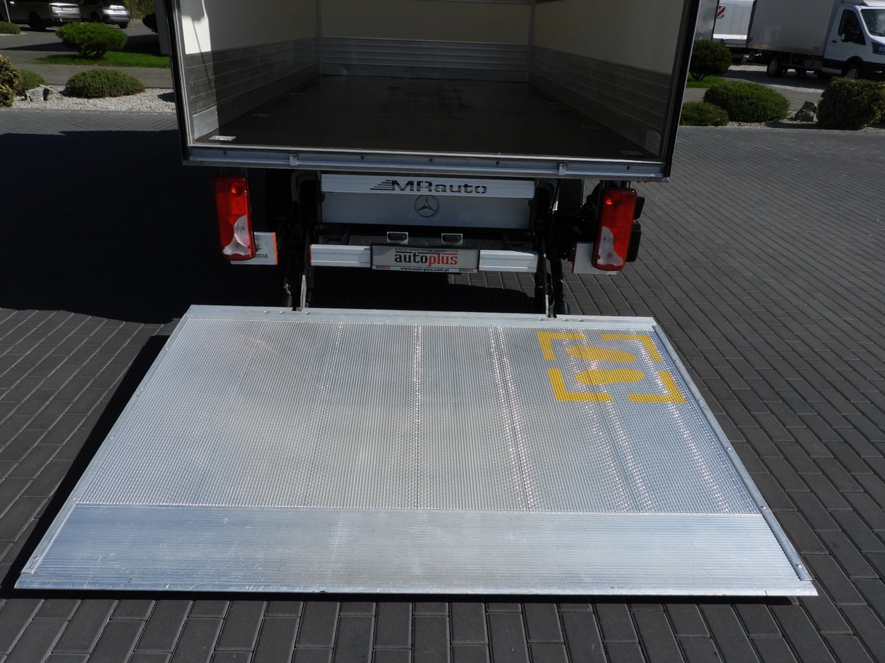 Furgoneta caja cerrada MERCEDES SPRINTER 315 BOX LIFT 8 PALLETS AIR CONDITIONING  150HP: foto 20