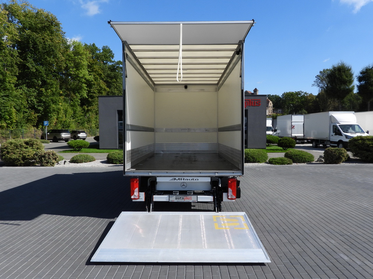 Furgoneta caja cerrada MERCEDES SPRINTER 315 BOX LIFT 8 PALLETS AIR CONDITIONING  150HP: foto 19