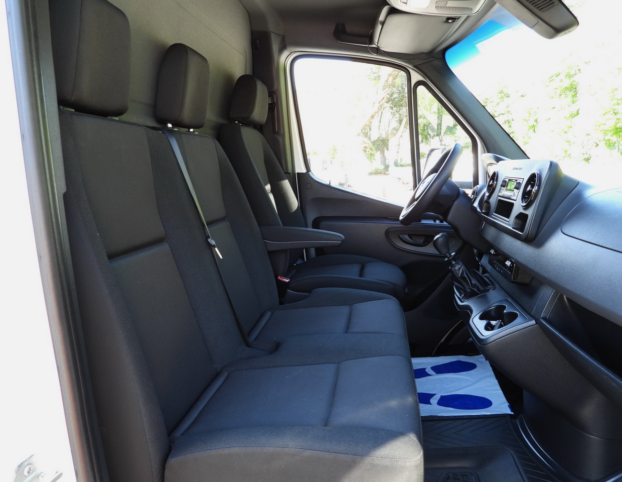 Furgoneta caja cerrada MERCEDES SPRINTER 315 BOX LIFT 8 PALLETS AIR CONDITIONING  150HP: foto 37