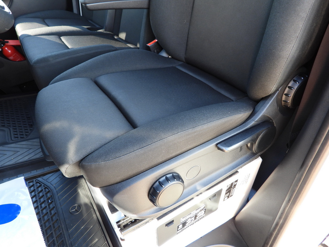 Furgoneta caja cerrada MERCEDES SPRINTER 315 BOX LIFT 8 PALLETS AIR CONDITIONING  150HP: foto 24