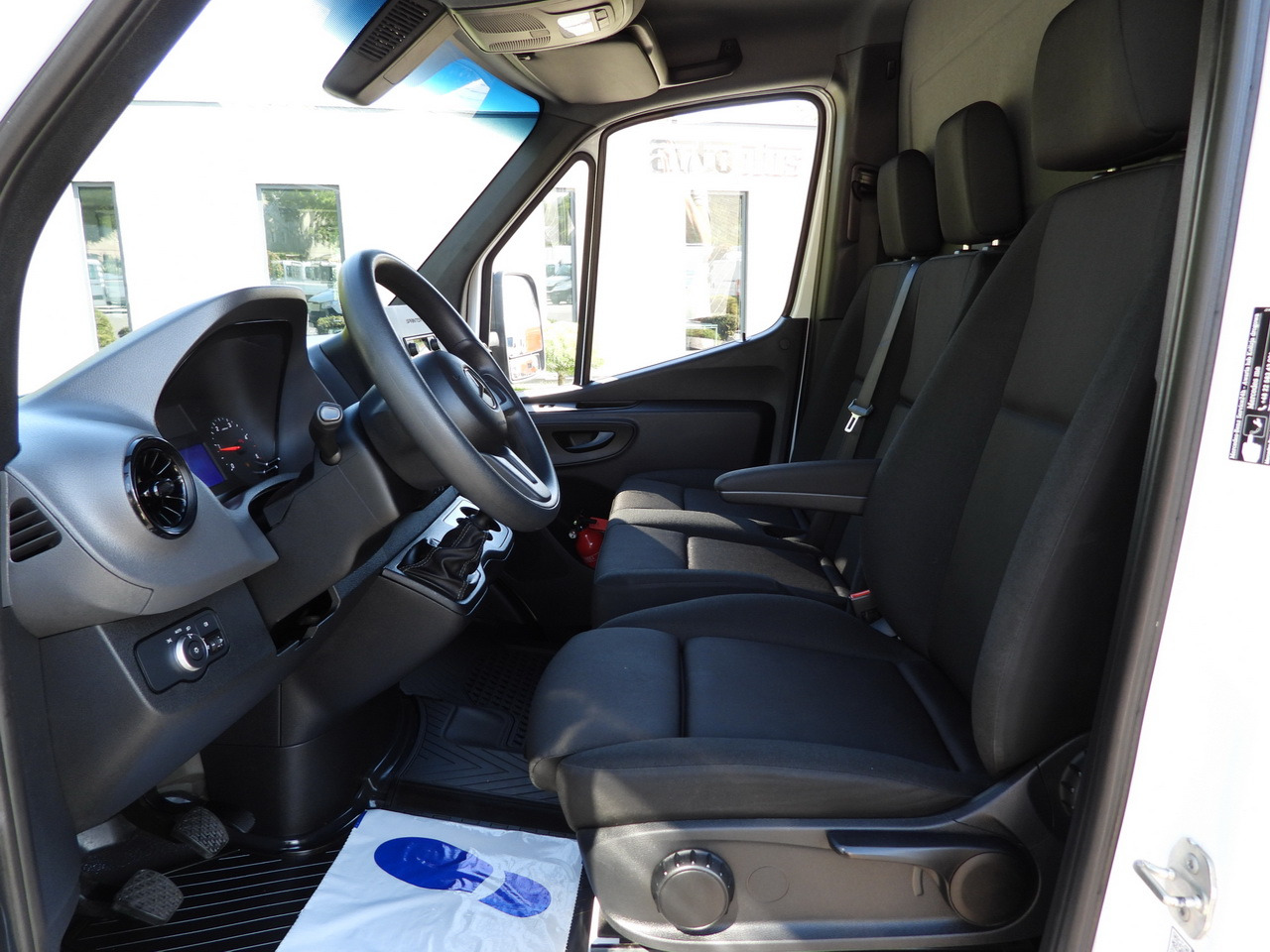 Furgoneta caja cerrada MERCEDES SPRINTER 315 BOX LIFT 8 PALLETS AIR CONDITIONING  150HP: foto 23
