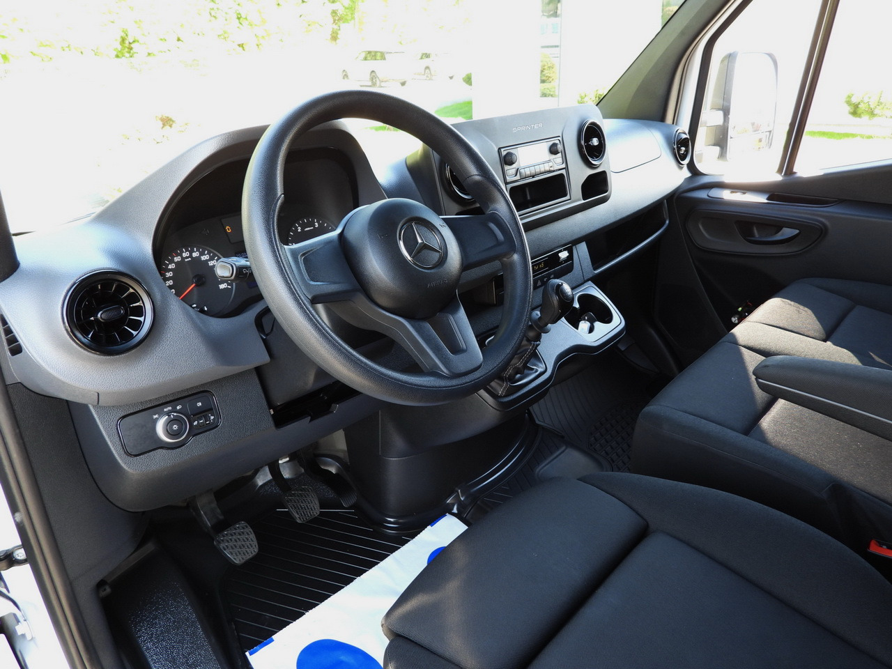 MERCEDES SPRINTER 315 BOX LIFT 8 PALLETS AIR CONDITIONING 150HP - Furgoneta caja cerrada: foto 2 MERCEDES SPRINTER 315 BOX LIFT 8 PALLETS AIR CONDITIONING 150HP - Furgoneta caja cerrada: foto 2