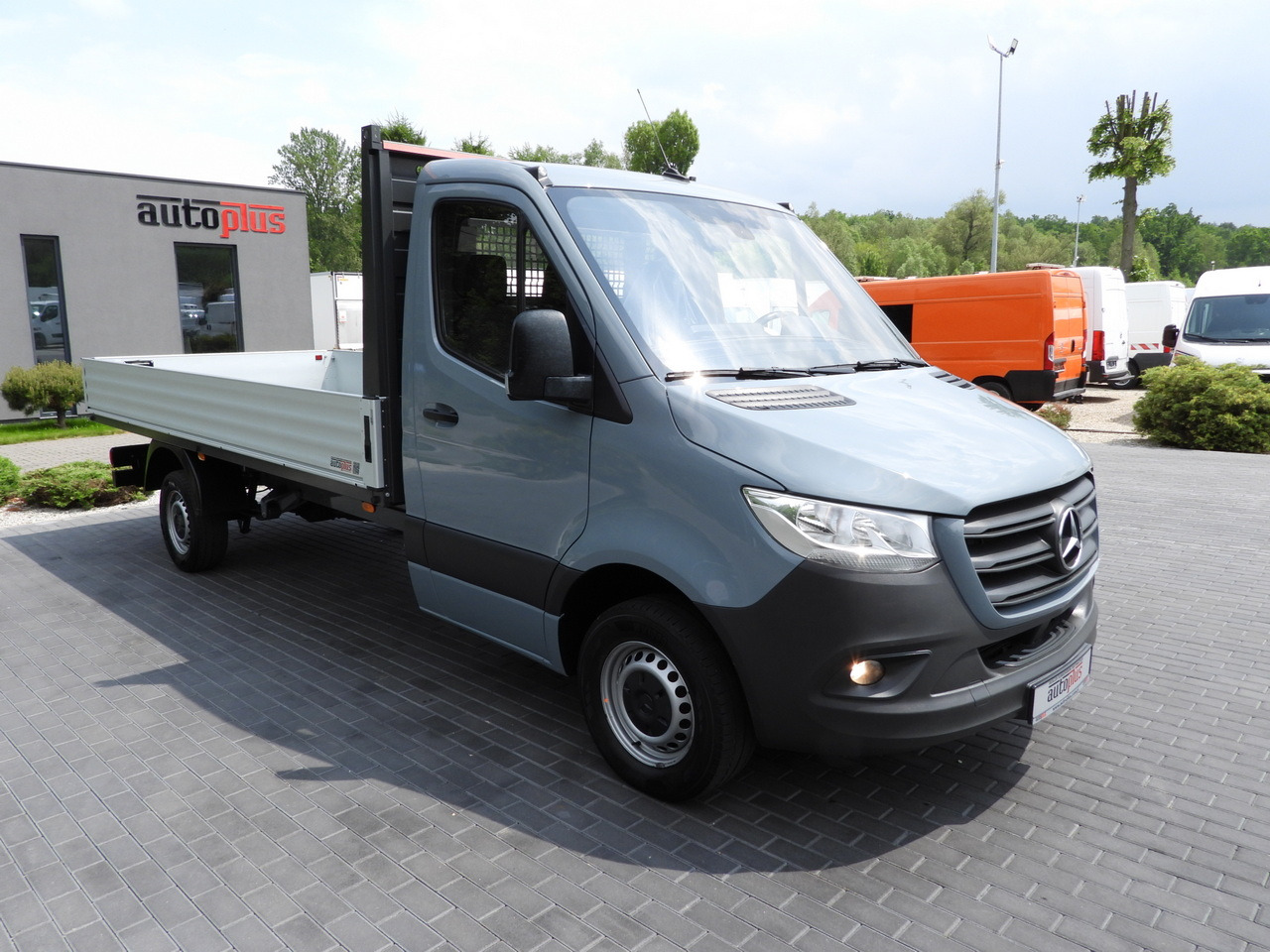 MERCEDES SPRINTER 315 STAKE BODY 8 PALLETS CRUISE CONTROL AIR CONDITIONING 150HP - Furgoneta caja abierta: foto 4 MERCEDES SPRINTER 315 STAKE BODY 8 PALLETS CRUISE CONTROL AIR CONDITIONING 150HP - Furgoneta caja abierta: foto 4