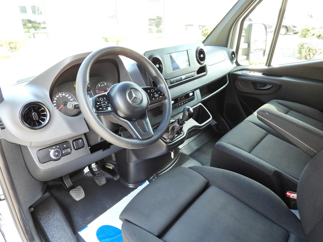 MERCEDES SPRINTER 514 BOX LIFT 8 PALLETS CRUISE CONTROL TWIN WHEELS AIR CONDITIONING  140HP - Furgoneta caja cerrada: foto 2 MERCEDES SPRINTER 514 BOX LIFT 8 PALLETS CRUISE CONTROL TWIN WHEELS AIR CONDITIONING  140HP - Furgoneta caja cerrada: foto 2