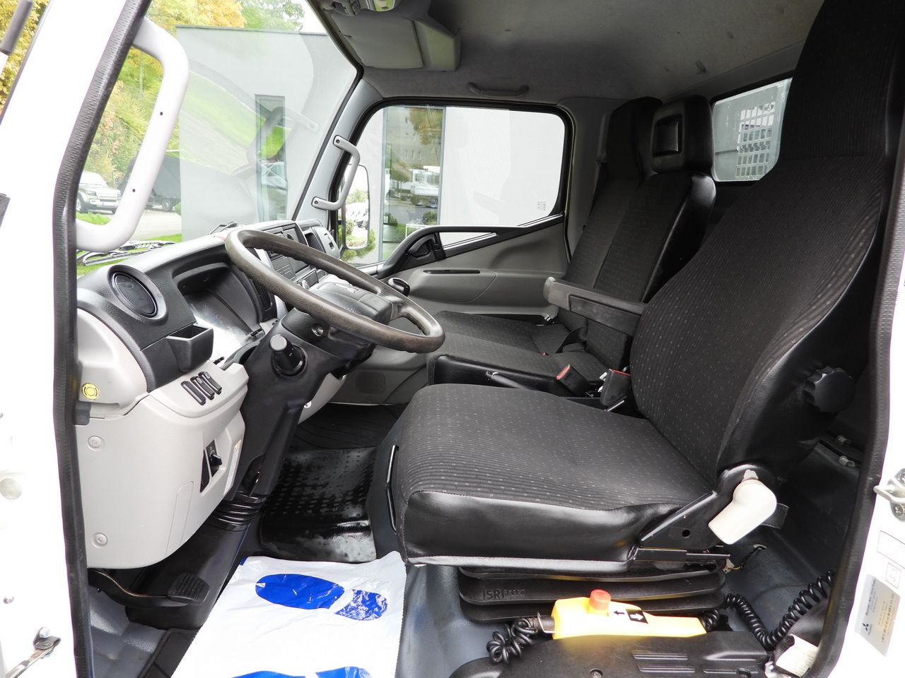 Furgoneta basculante MITSUBISHI CANTER FUSO 3C15 THREE-WAY TIPPER 3 SEATS LED LIGHTS TWIN WHEELS 150HP: foto 37 Furgoneta basculante MITSUBISHI CANTER FUSO 3C15 THREE-WAY TIPPER 3 SEATS LED LIGHTS TWIN WHEELS 150HP: foto 37