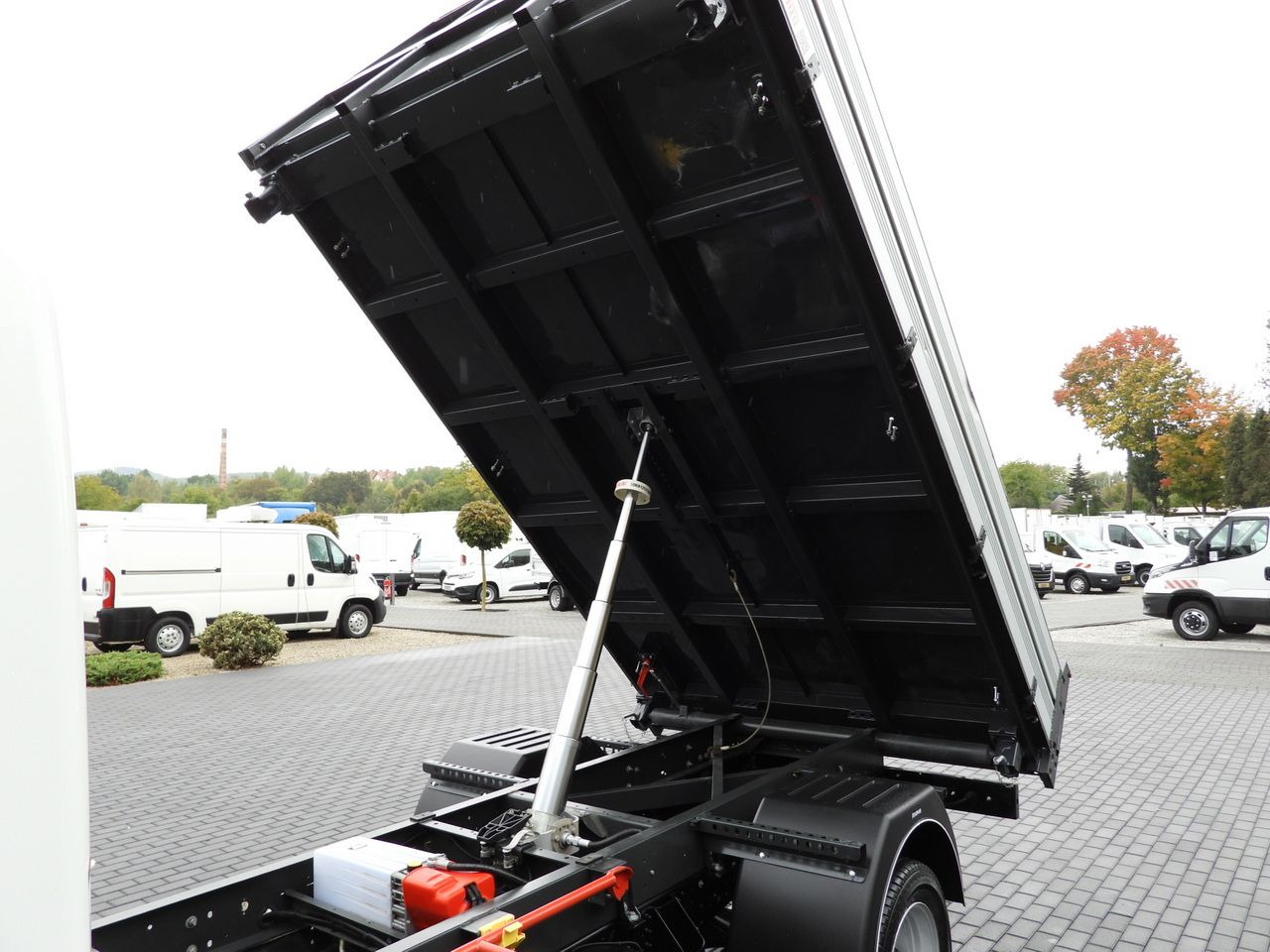 Furgoneta basculante MITSUBISHI CANTER FUSO 3C15 THREE-WAY TIPPER 3 SEATS LED LIGHTS TWIN WHEELS 150HP: foto 28 Furgoneta basculante MITSUBISHI CANTER FUSO 3C15 THREE-WAY TIPPER 3 SEATS LED LIGHTS TWIN WHEELS 150HP: foto 28