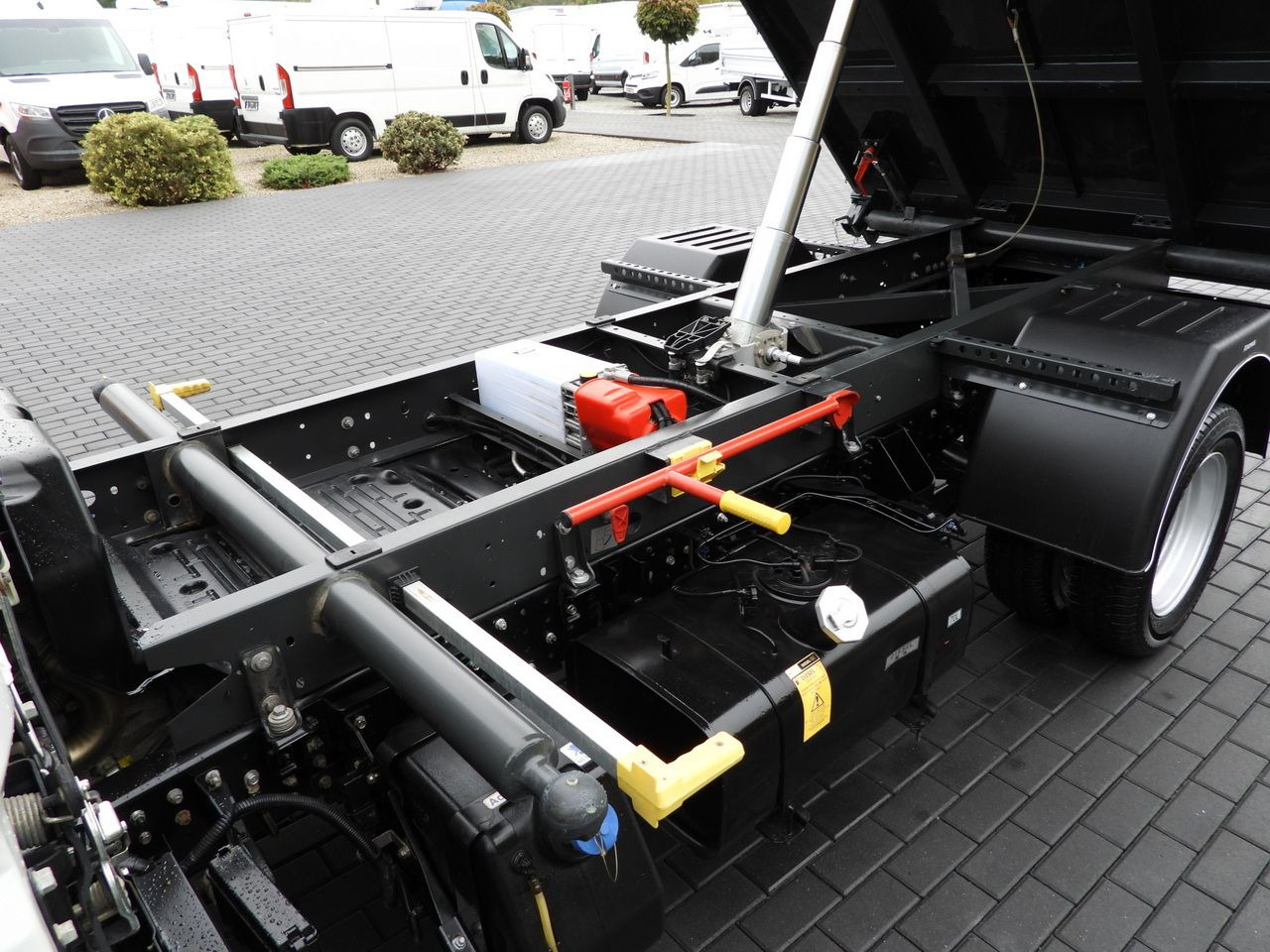 Furgoneta basculante MITSUBISHI CANTER FUSO 3C15 THREE-WAY TIPPER 3 SEATS LED LIGHTS TWIN WHEELS 150HP: foto 26 Furgoneta basculante MITSUBISHI CANTER FUSO 3C15 THREE-WAY TIPPER 3 SEATS LED LIGHTS TWIN WHEELS 150HP: foto 26