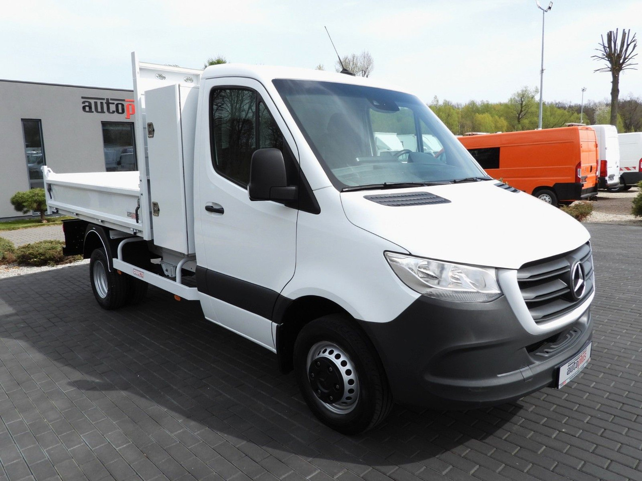 Mercedes-Benz SPRINTER 516 KIPPER TEMPOMAT ZWILLINGSRÄDER - Furgoneta basculante: foto 4 Mercedes-Benz SPRINTER 516 KIPPER TEMPOMAT ZWILLINGSRÄDER - Furgoneta basculante: foto 4