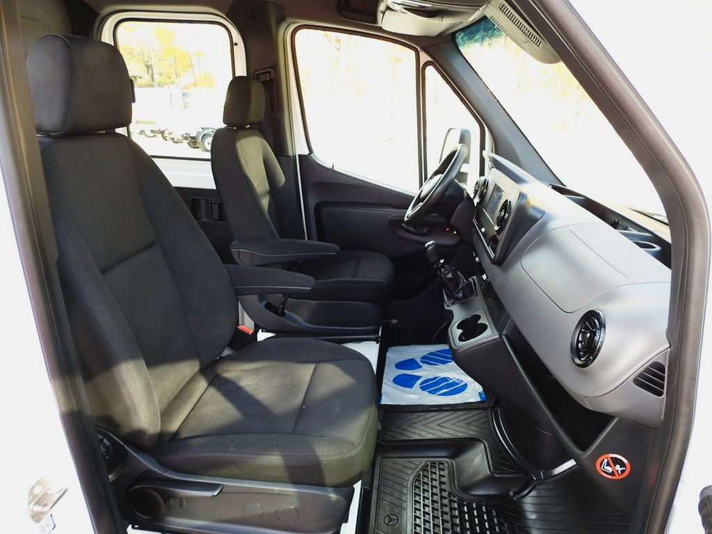 Leasing de Mercedes-Benz SPRINTER 516 PRITSCHE DOPPELKABINE DOKA 6 SITZE  Mercedes-Benz SPRINTER 516 PRITSCHE DOPPELKABINE DOKA 6 SITZE: foto 25