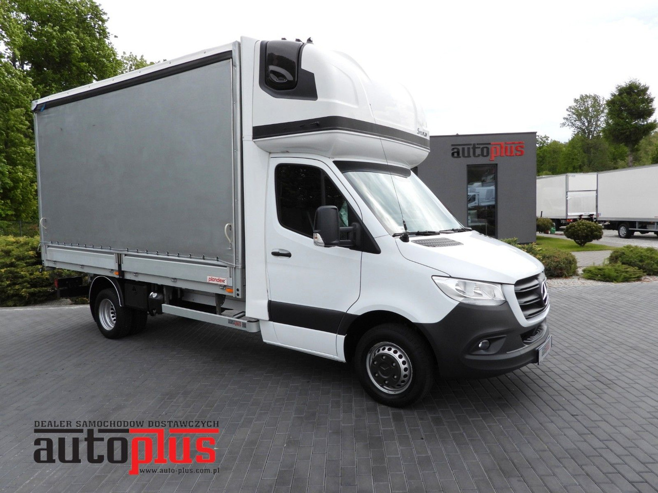 Mercedes-Benz SPRINTER 519 PRITSCHE PLANE 8 PALETTEN WEBASTO - Furgoneta con lona: foto 1 Mercedes-Benz SPRINTER 519 PRITSCHE PLANE 8 PALETTEN WEBASTO - Furgoneta con lona: foto 1