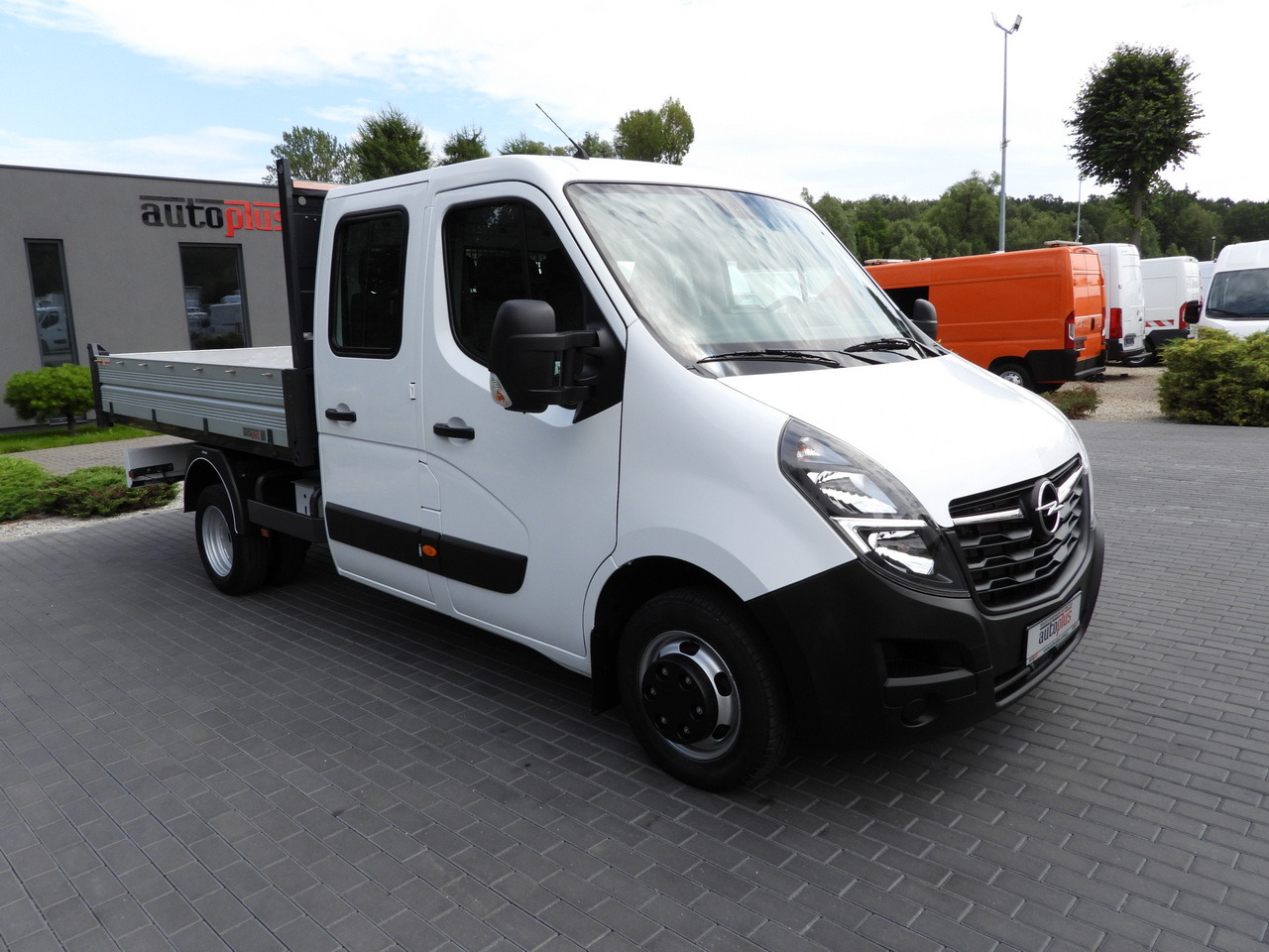 OPEL MOVANO TIPPER DOUBLE CABIN DOKA 7 SEATS LED LIGHTS TWIN WHEELS AIR CONDITIONING 145HP - Camión volquete: foto 4 OPEL MOVANO TIPPER DOUBLE CABIN DOKA 7 SEATS LED LIGHTS TWIN WHEELS AIR CONDITIONING 145HP - Camión volquete: foto 4