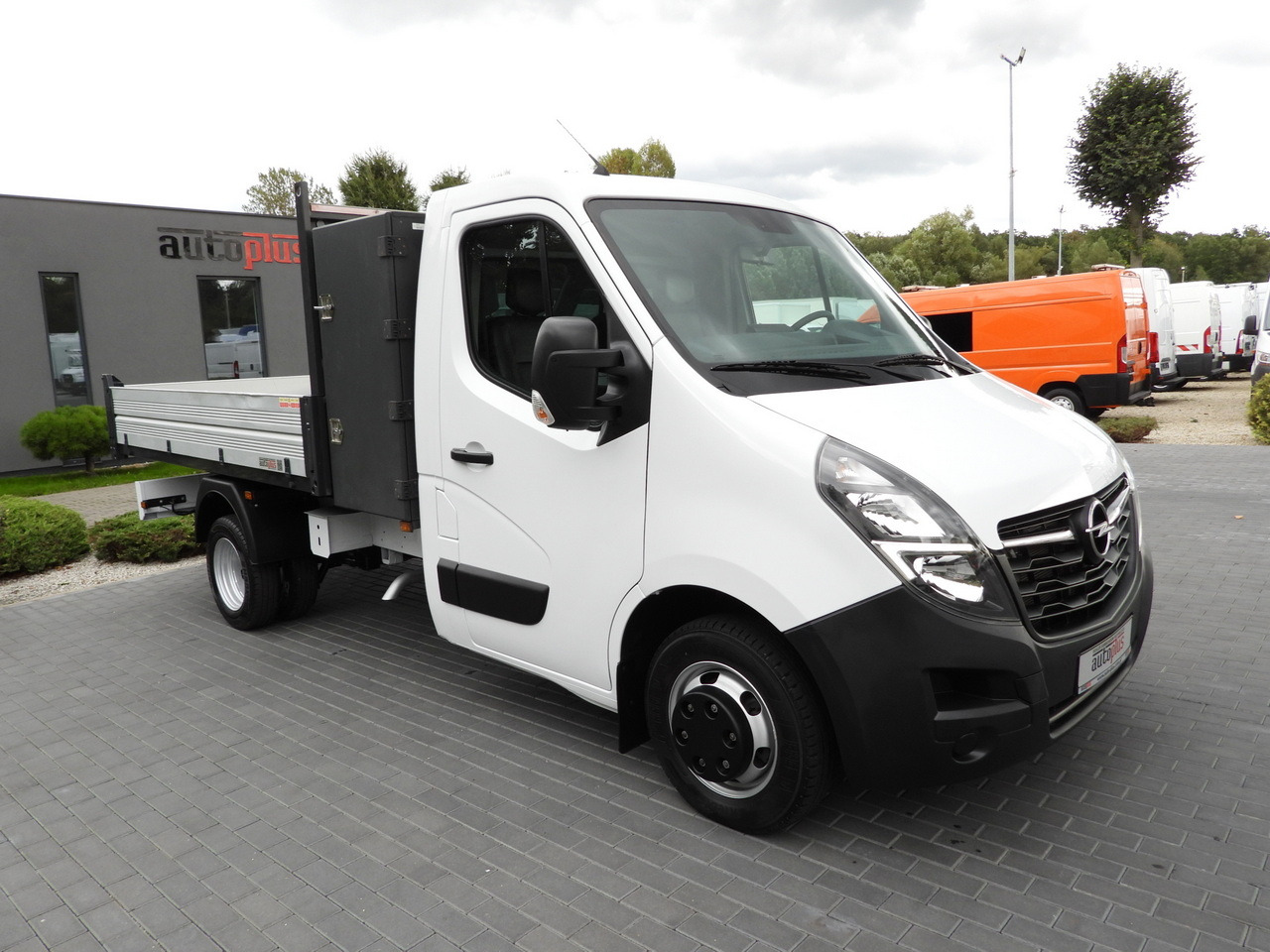 OPEL MOVANO TIPPER NAVIGATION LED LIGHTS TWIN WHEELS AIR CONDITIONING 145HP - Furgoneta basculante: foto 4 OPEL MOVANO TIPPER NAVIGATION LED LIGHTS TWIN WHEELS AIR CONDITIONING 145HP - Furgoneta basculante: foto 4