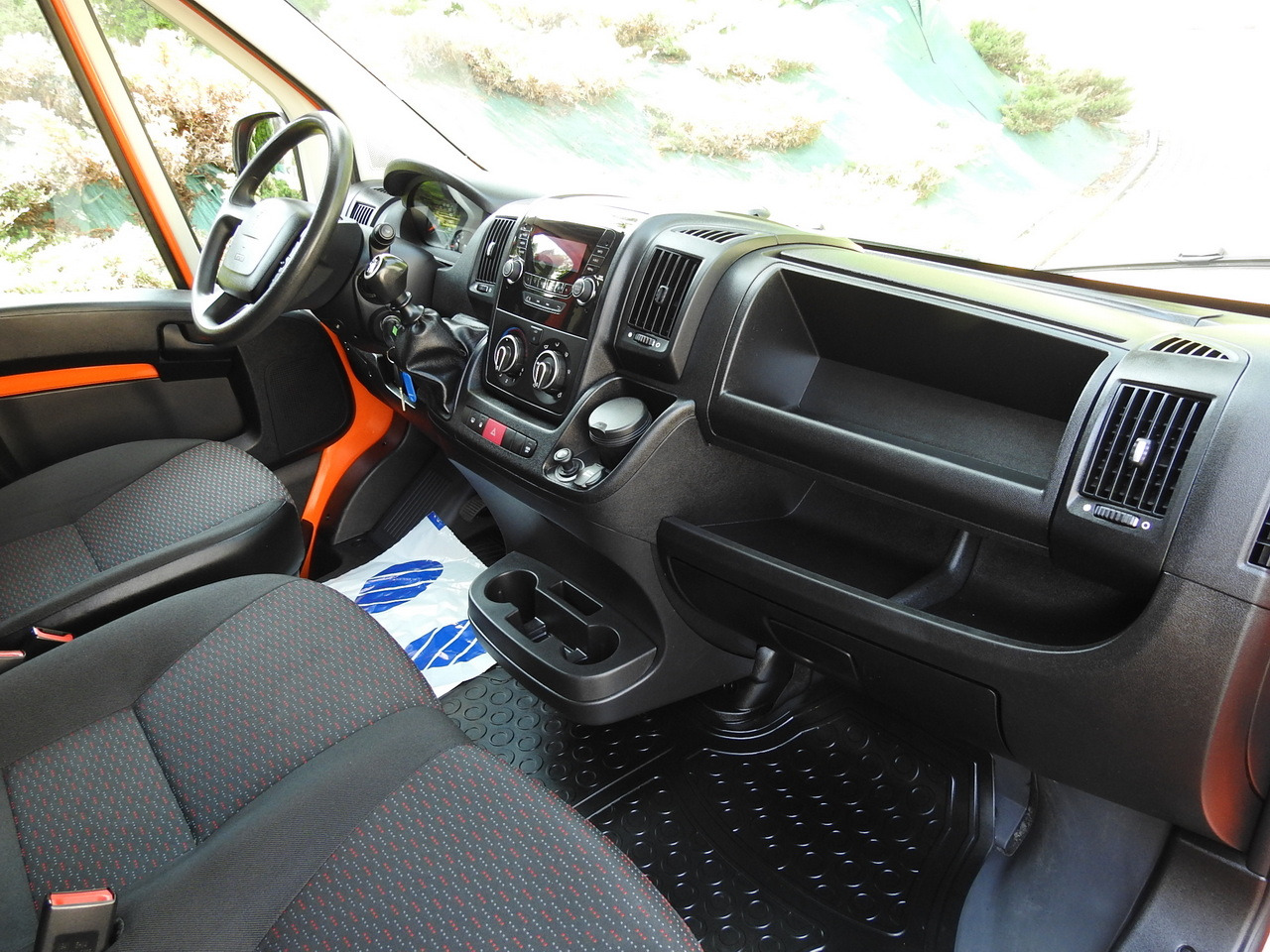 Furgón PEUGEOT BOXER BOX DELIVERY VAN 7 SEATS AIR CONDITIONING  120HP: foto 32 Furgón PEUGEOT BOXER BOX DELIVERY VAN 7 SEATS AIR CONDITIONING  120HP: foto 32