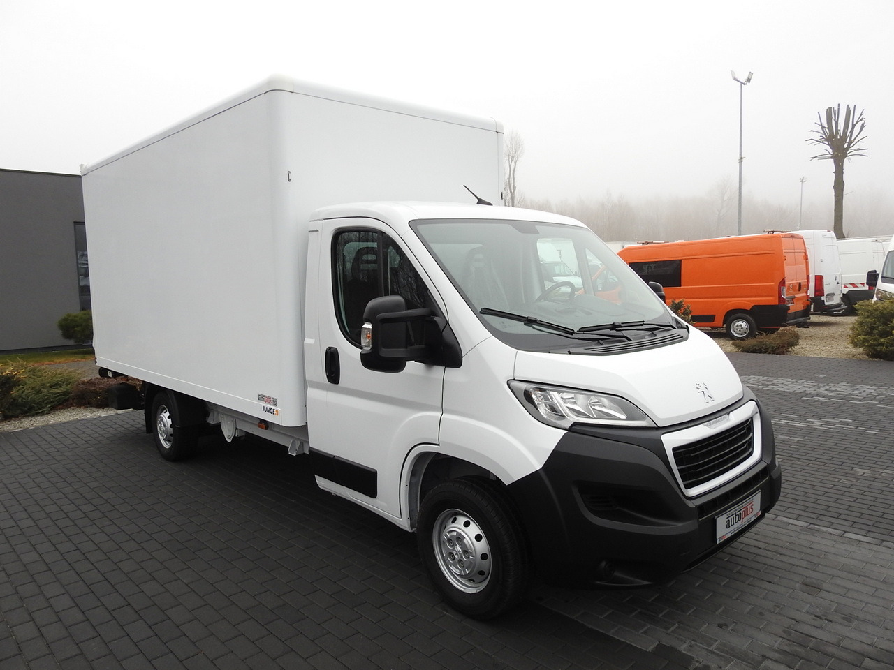 PEUGEOT BOXER BOX LIFT 8 PALLETS CRUISE CONTROL AIR CONDITIONING  140HP - Furgoneta frigorifica: foto 4 PEUGEOT BOXER BOX LIFT 8 PALLETS CRUISE CONTROL AIR CONDITIONING  140HP - Furgoneta frigorifica: foto 4