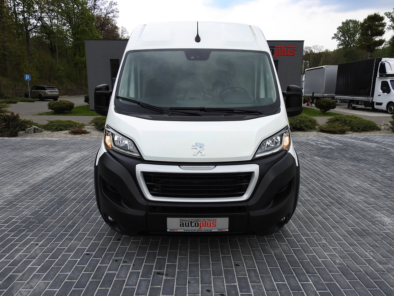PEUGEOT BOXER REFRIGERATOR VAN 0*C CRUISE CONTROL NAVIGATION AIR CONDITIONING 135HP - Furgoneta frigorifica: foto 5 PEUGEOT BOXER REFRIGERATOR VAN 0*C CRUISE CONTROL NAVIGATION AIR CONDITIONING 135HP - Furgoneta frigorifica: foto 5