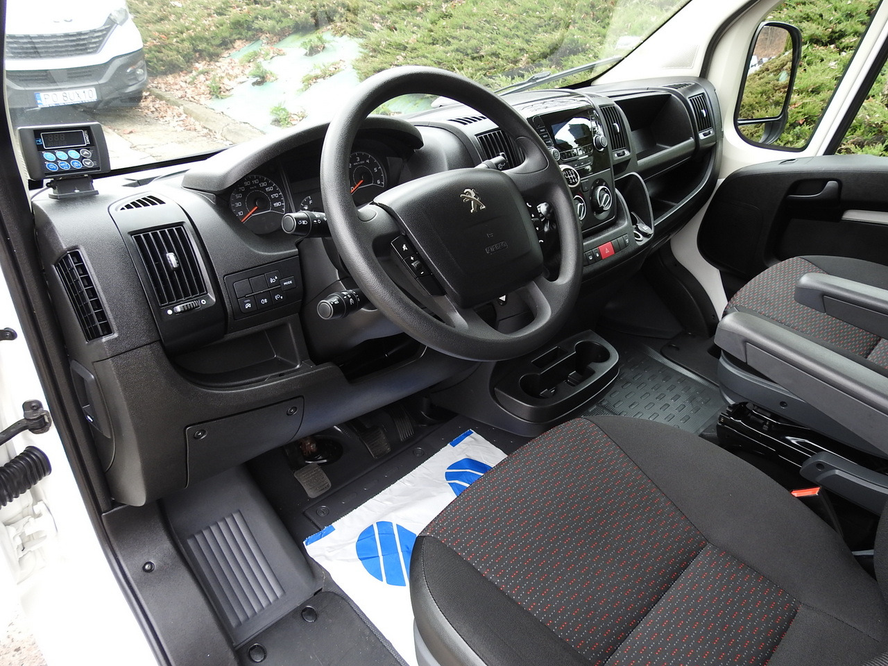 PEUGEOT BOXER REFRIGERATOR VAN -5*C TWO COMPARTMENTS CRUISE CONTROL AIR CONDITIONING 120HP - Furgoneta frigorifica: foto 2 PEUGEOT BOXER REFRIGERATOR VAN -5*C TWO COMPARTMENTS CRUISE CONTROL AIR CONDITIONING 120HP - Furgoneta frigorifica: foto 2