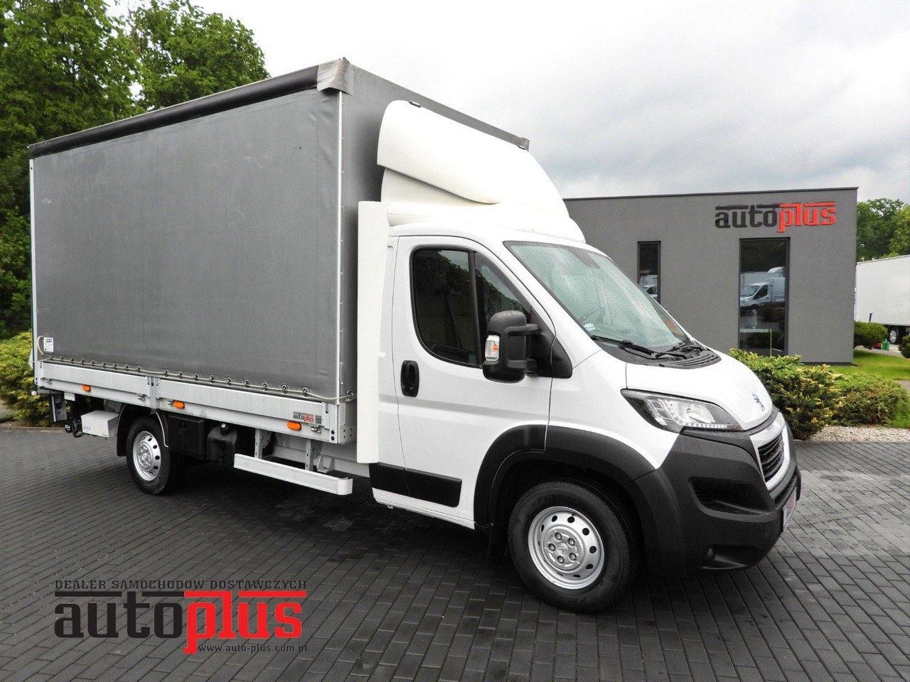 Peugeot BOXER PRITSCHE PLANE AUFZUG 8 PALETTEN TEMPOMAT - Furgoneta con lona: foto 1 Peugeot BOXER PRITSCHE PLANE AUFZUG 8 PALETTEN TEMPOMAT - Furgoneta con lona: foto 1