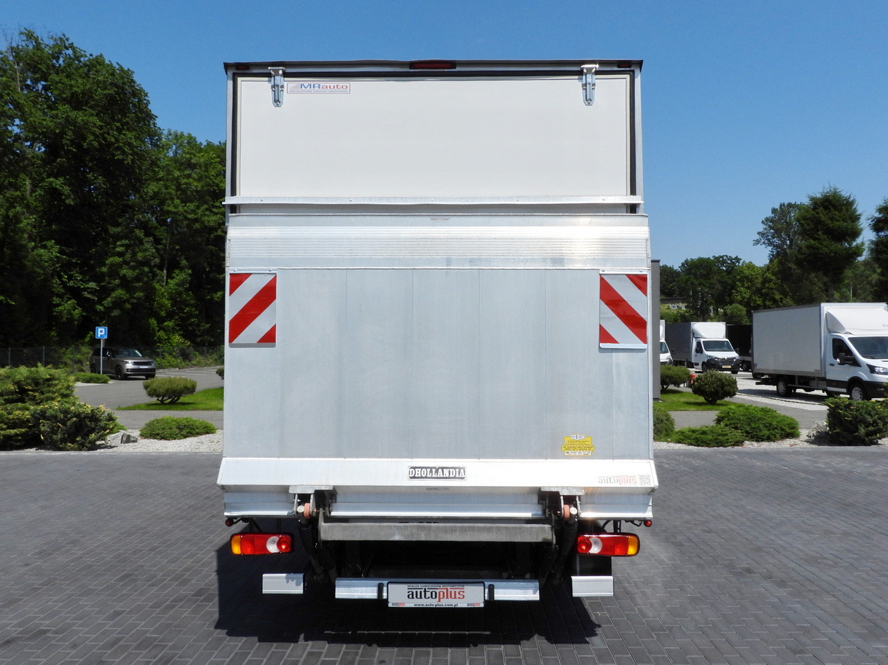 Furgoneta caja cerrada RENAULT MASTER  BOX LIFT 8 PALLETS CRUISE CONTROL LED LIGHTS AIR CONDITIONING  165HP: foto 11