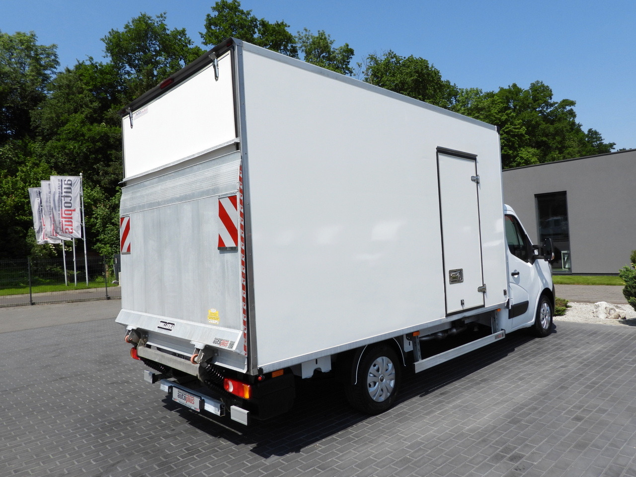 Furgoneta caja cerrada RENAULT MASTER  BOX LIFT 8 PALLETS CRUISE CONTROL LED LIGHTS AIR CONDITIONING  165HP: foto 14