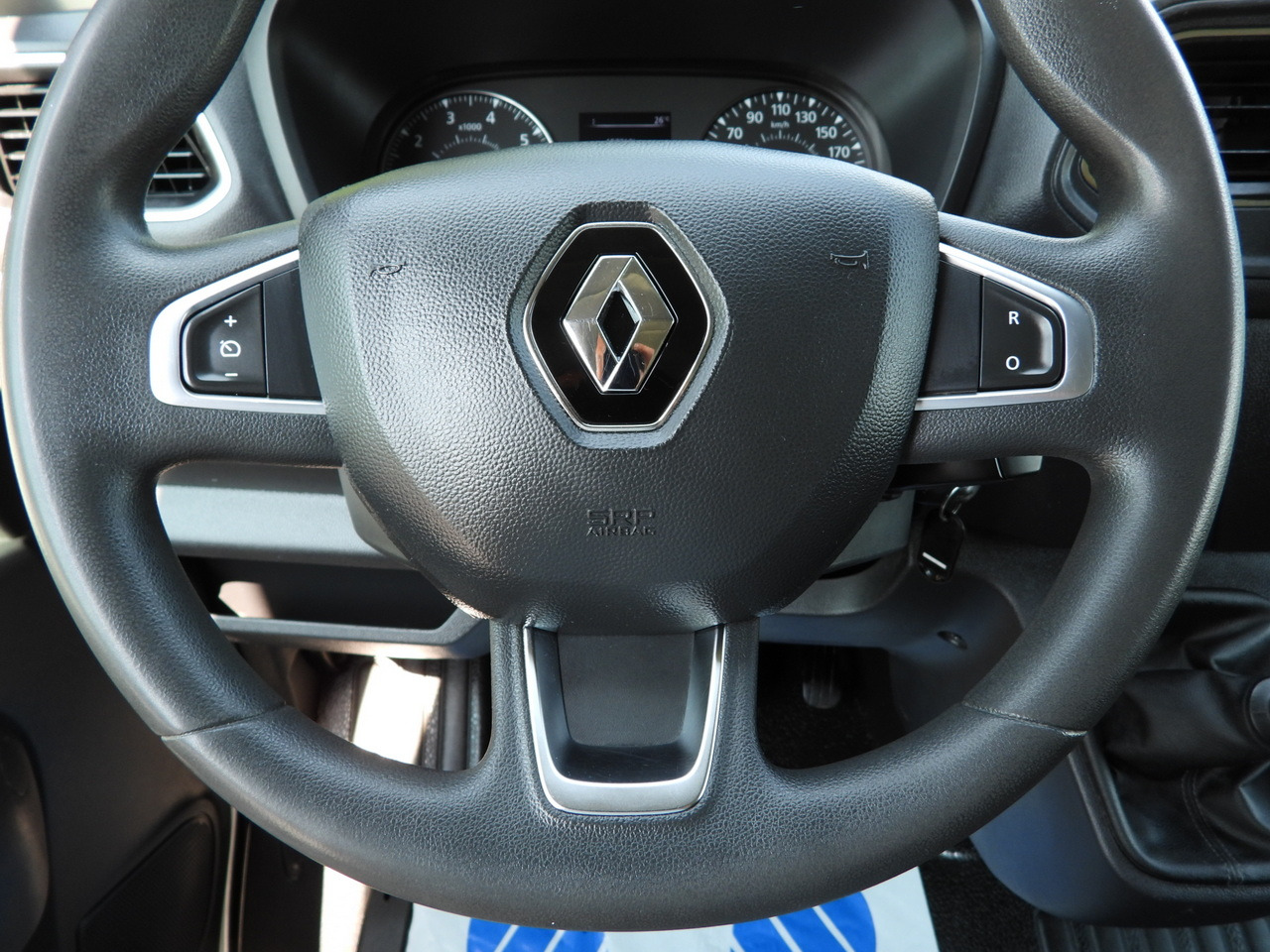 Furgoneta caja cerrada RENAULT MASTER  BOX LIFT 8 PALLETS CRUISE CONTROL LED LIGHTS AIR CONDITIONING  165HP: foto 31