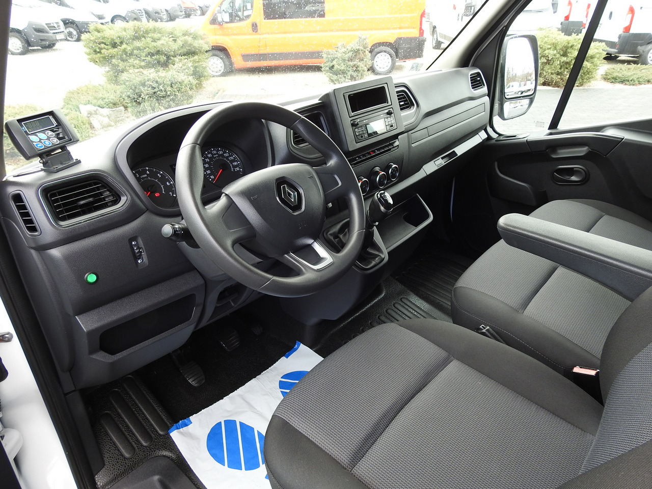 RENAULT MASTER REGRIGERATOR BOX 0*C LED LIGHTS AIR CONDITIONING 145HP - Furgoneta frigorifica: foto 2 RENAULT MASTER REGRIGERATOR BOX 0*C LED LIGHTS AIR CONDITIONING 145HP - Furgoneta frigorifica: foto 2