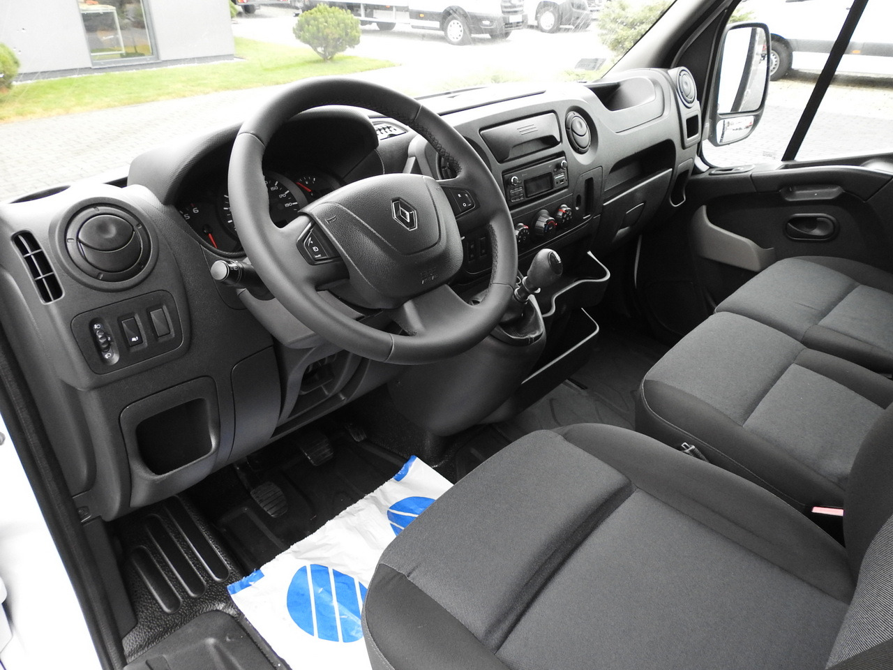 RENAULT MASTER TARPAULIN 10 PALLETS WEBASTO CRUISE CONTROL AIR CONDITIONING  170HP - Furgoneta con lona: foto 2 RENAULT MASTER TARPAULIN 10 PALLETS WEBASTO CRUISE CONTROL AIR CONDITIONING  170HP - Furgoneta con lona: foto 2