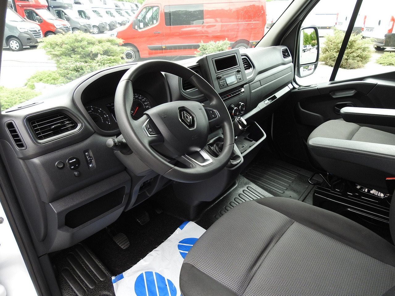 RENAULT MASTER TARPAULIN 10 PALLETS WEBASTO CRUISE CONTROL AIR CONDITIONING LED LIGHTS 165HP - Furgoneta con lona: foto 2 RENAULT MASTER TARPAULIN 10 PALLETS WEBASTO CRUISE CONTROL AIR CONDITIONING LED LIGHTS 165HP - Furgoneta con lona: foto 2