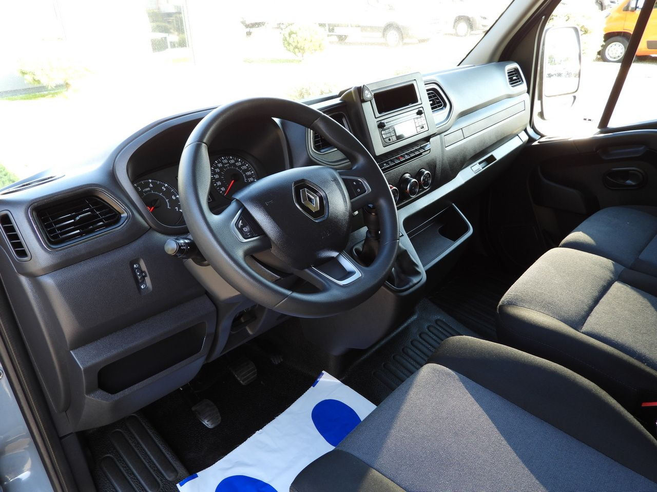 RENAULT MASTER TARPAULIN 10 PALLETS WEBASTO CRUISE CONTROL LED LIGHTS PNEUMATICS AIR CONDITIONING 165HP - Furgoneta con lona: foto 2 RENAULT MASTER TARPAULIN 10 PALLETS WEBASTO CRUISE CONTROL LED LIGHTS PNEUMATICS AIR CONDITIONING 165HP - Furgoneta con lona: foto 2