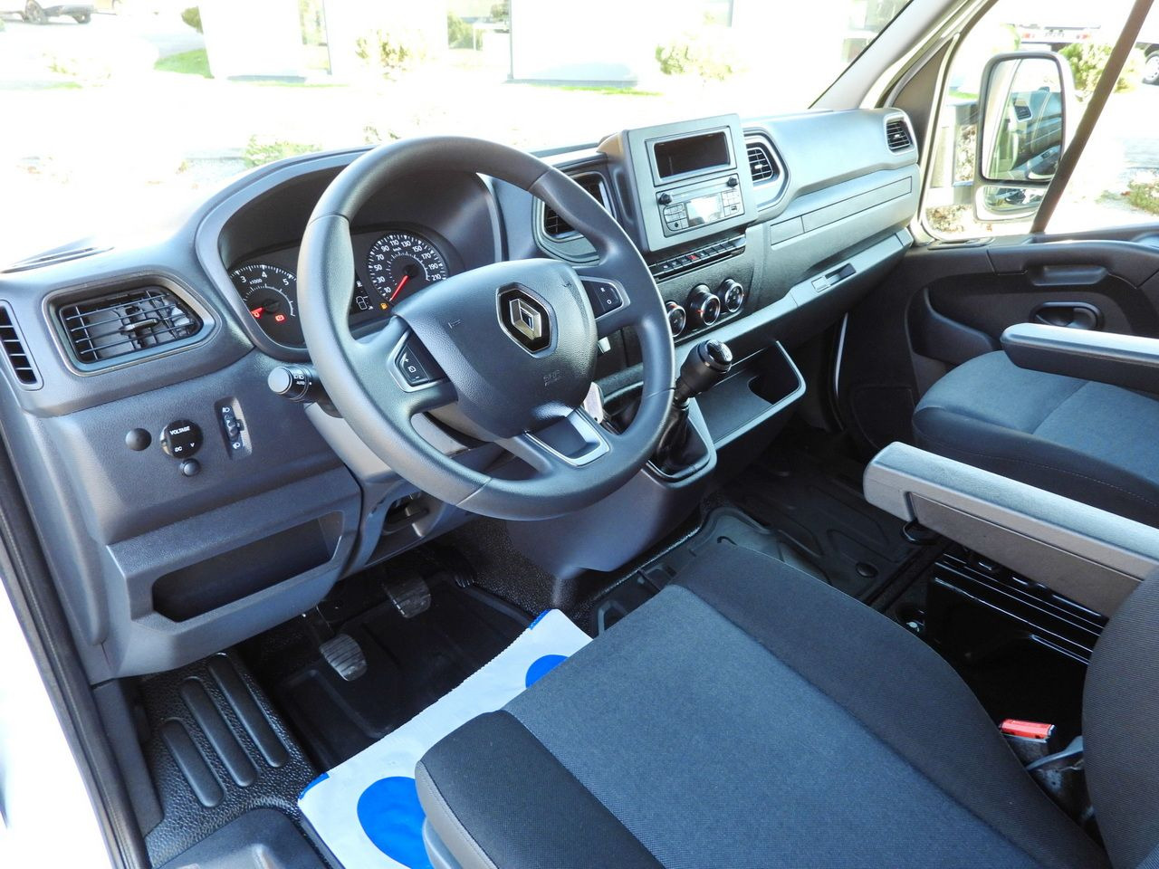 RENAULT MASTER TARPAULIN 8 PALLETS WEBASTO CRUISE CONTROL LED LIGHTS AIR CONDITIONING 165HP - Furgoneta con lona: foto 2 RENAULT MASTER TARPAULIN 8 PALLETS WEBASTO CRUISE CONTROL LED LIGHTS AIR CONDITIONING 165HP - Furgoneta con lona: foto 2