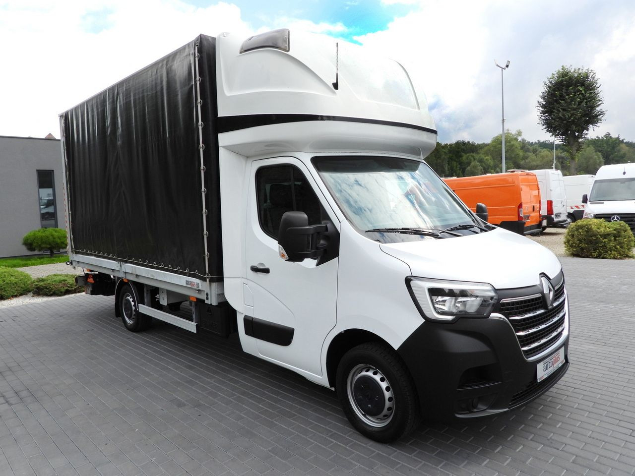 RENAULT MASTER TARPAULIN LIFT 9 PALLETS WEBASTO CRUISE CONTROL LED LIGHTS PNEUMATICS AIR CONDITIONING 165HP - Furgoneta con lona: foto 4 RENAULT MASTER TARPAULIN LIFT 9 PALLETS WEBASTO CRUISE CONTROL LED LIGHTS PNEUMATICS AIR CONDITIONING 165HP - Furgoneta con lona: foto 4