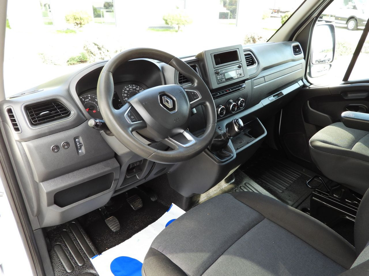 RENAULT MASTER TIPPER DOUBLE CABIN DOKA 6 SEATS CRUISE CONTROL LED LIGHTS TWIN WHEELS AIR CONDITIONING 165HP - Furgoneta basculante: foto 2 RENAULT MASTER TIPPER DOUBLE CABIN DOKA 6 SEATS CRUISE CONTROL LED LIGHTS TWIN WHEELS AIR CONDITIONING 165HP - Furgoneta basculante: foto 2