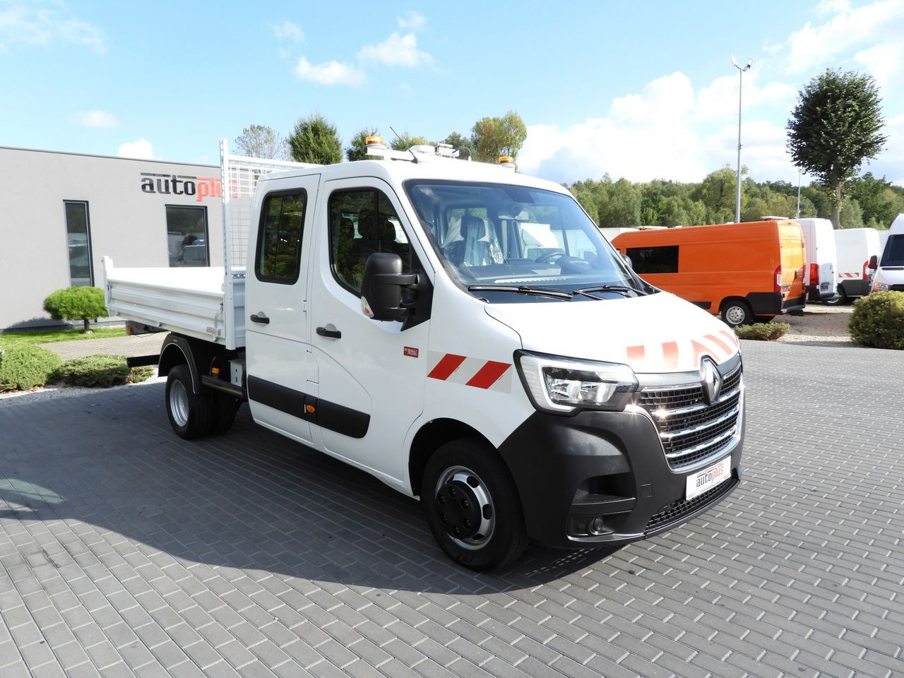 RENAULT MASTER TIPPER DOUBLE CABIN DOKA 6 SEATS CRUISE CONTROL LED LIGHTS TWIN WHEELS AIR CONDITIONING 165HP - Furgoneta basculante: foto 4 RENAULT MASTER TIPPER DOUBLE CABIN DOKA 6 SEATS CRUISE CONTROL LED LIGHTS TWIN WHEELS AIR CONDITIONING 165HP - Furgoneta basculante: foto 4