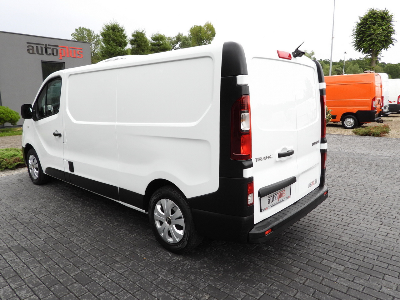 Furgoneta frigorifica RENAULT TRAFIC REFRIGERATOR VAN -5*C POWER SUPPLY 230V CRUISE CONTROL LED LIGHTS AIR CONDITIONING  120HP: foto 9