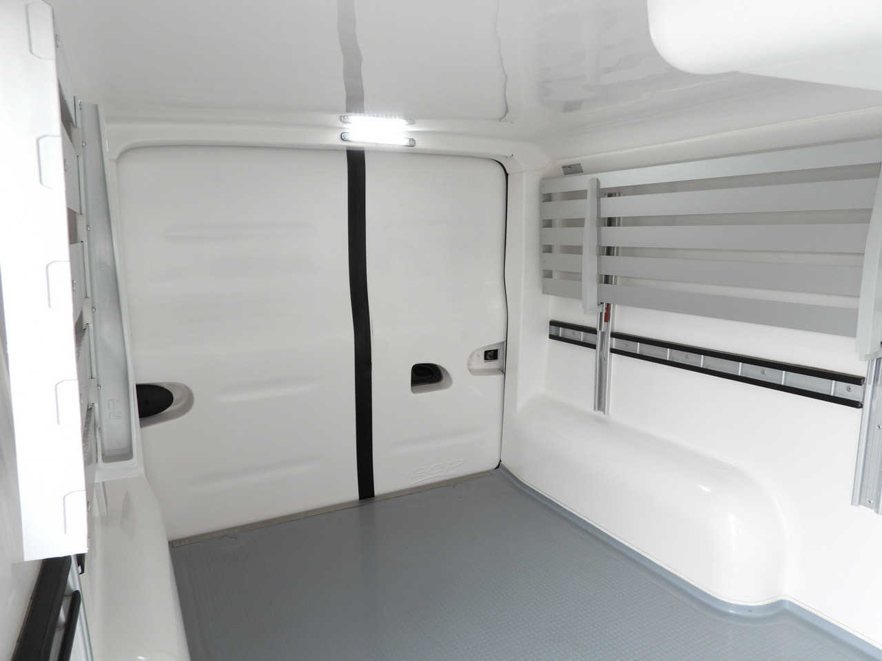 Furgoneta frigorifica RENAULT TRAFIC REFRIGERATOR VAN -5*C POWER SUPPLY 230V CRUISE CONTROL LED LIGHTS AIR CONDITIONING  120HP: foto 24