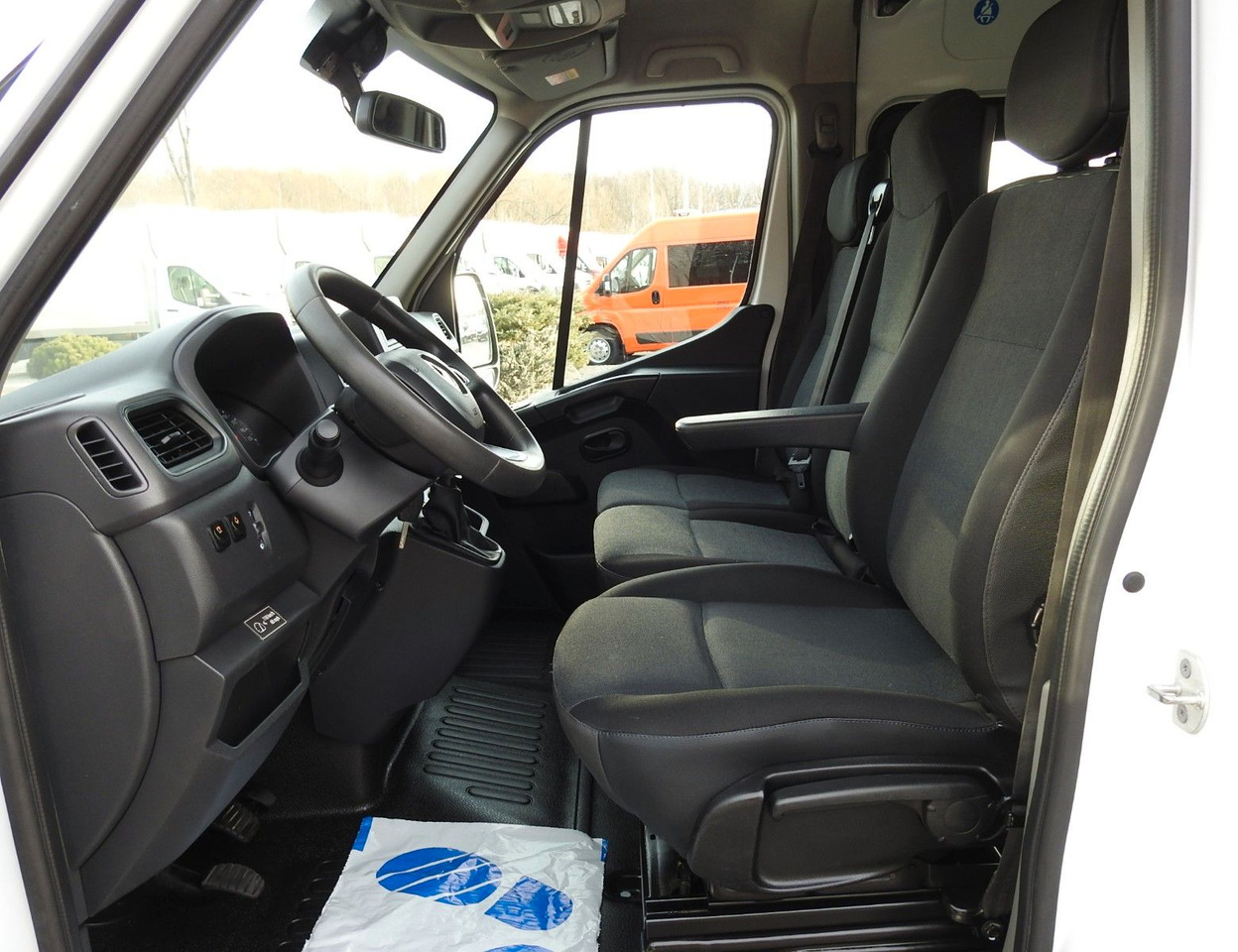 Leasing de  Renault MASTER KASTENWAGEN DOPPELKABINE 7 SITZE TEMPOMAT Renault MASTER KASTENWAGEN DOPPELKABINE 7 SITZE TEMPOMAT: foto 19