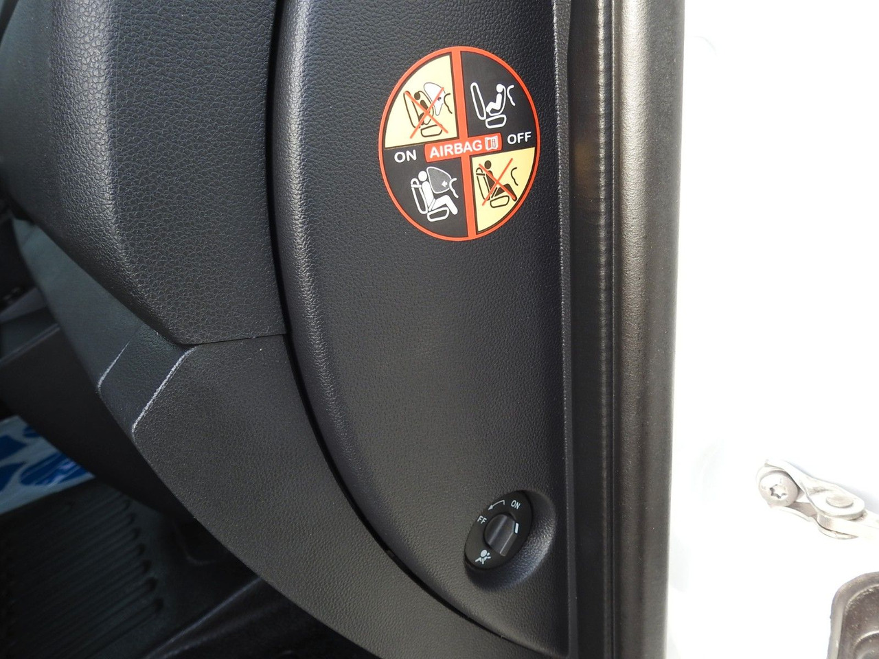 Leasing de  Renault MASTER KASTENWAGEN DOPPELKABINE 7 SITZE TEMPOMAT Renault MASTER KASTENWAGEN DOPPELKABINE 7 SITZE TEMPOMAT: foto 27
