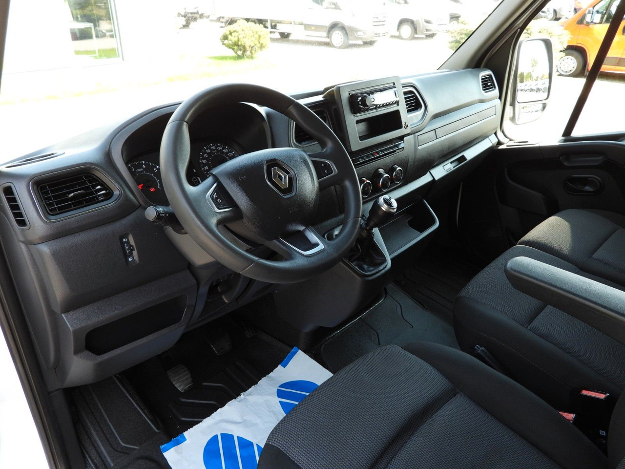 Renault MASTER PRITSCHE PLANE 10 PALETTEN WEBASTO A/C - Furgoneta con lona: foto 2 Renault MASTER PRITSCHE PLANE 10 PALETTEN WEBASTO A/C - Furgoneta con lona: foto 2