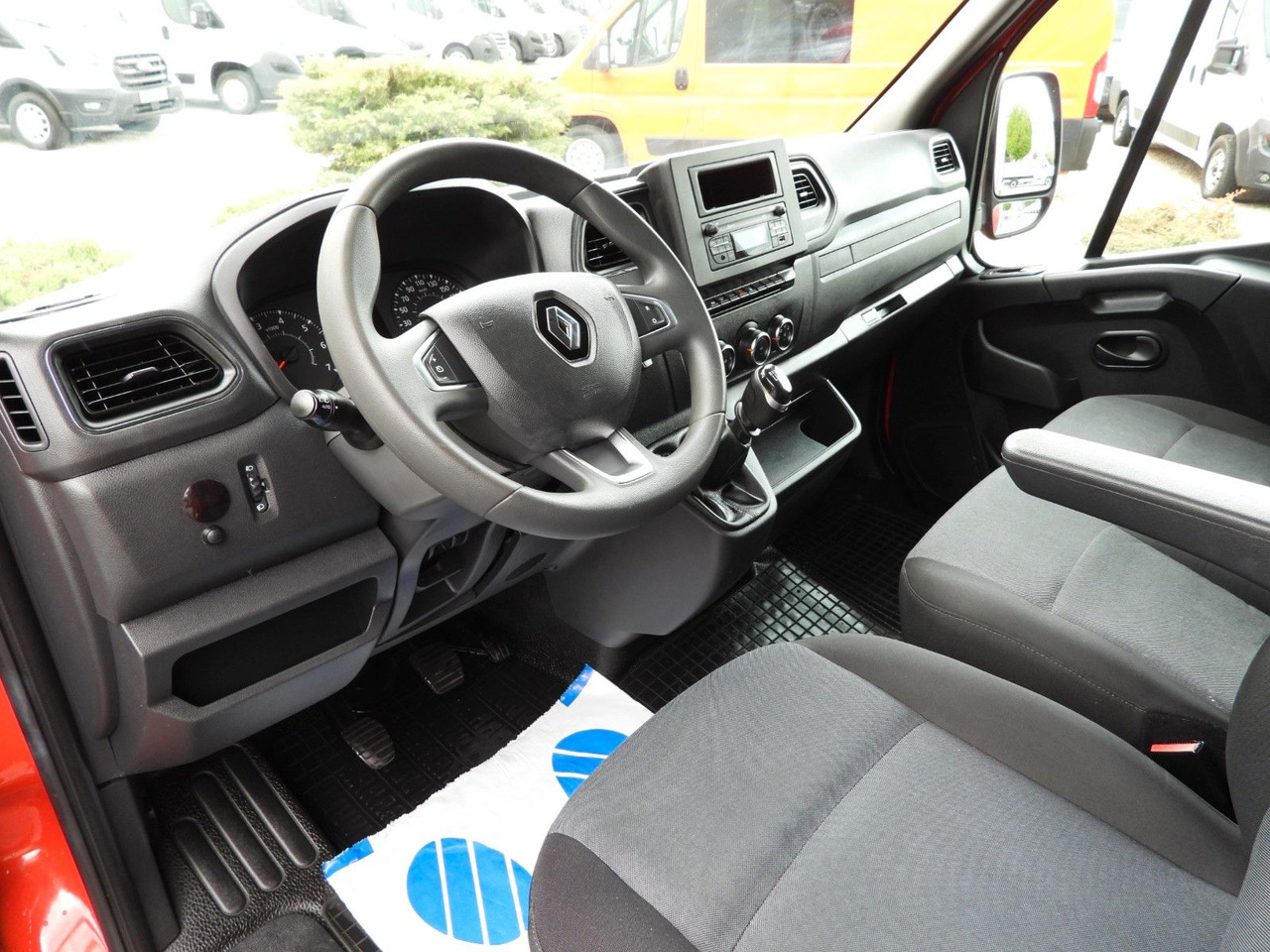 Renault MASTER PRITSCHE PLANE 10 PALETTEN WEBASTO A/C - Furgoneta con lona: foto 2 Renault MASTER PRITSCHE PLANE 10 PALETTEN WEBASTO A/C - Furgoneta con lona: foto 2
