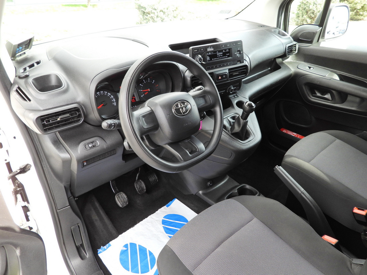 TOYOTA PROACE CITY  REFRIGERATOR VAN -15*C POWER SUPPLY 230V CRUISE CONTROL AIR CONDITIONING  100HP - Furgoneta frigorifica: foto 2 TOYOTA PROACE CITY  REFRIGERATOR VAN -15*C POWER SUPPLY 230V CRUISE CONTROL AIR CONDITIONING  100HP - Furgoneta frigorifica: foto 2