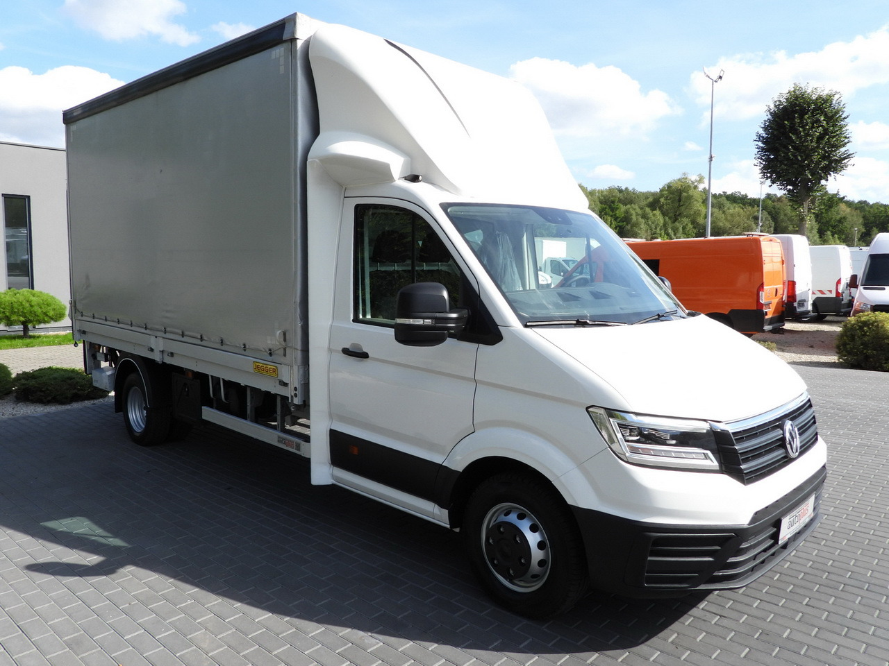 VOLKSWAGEN CRAFTER TARPAULIN LIFT 8 PALLETS CRUISE CONTROL LED LIGHTS TWIN WHEELS AIR CONDITIONING 180HP - Furgoneta con lona: foto 4 VOLKSWAGEN CRAFTER TARPAULIN LIFT 8 PALLETS CRUISE CONTROL LED LIGHTS TWIN WHEELS AIR CONDITIONING 180HP - Furgoneta con lona: foto 4